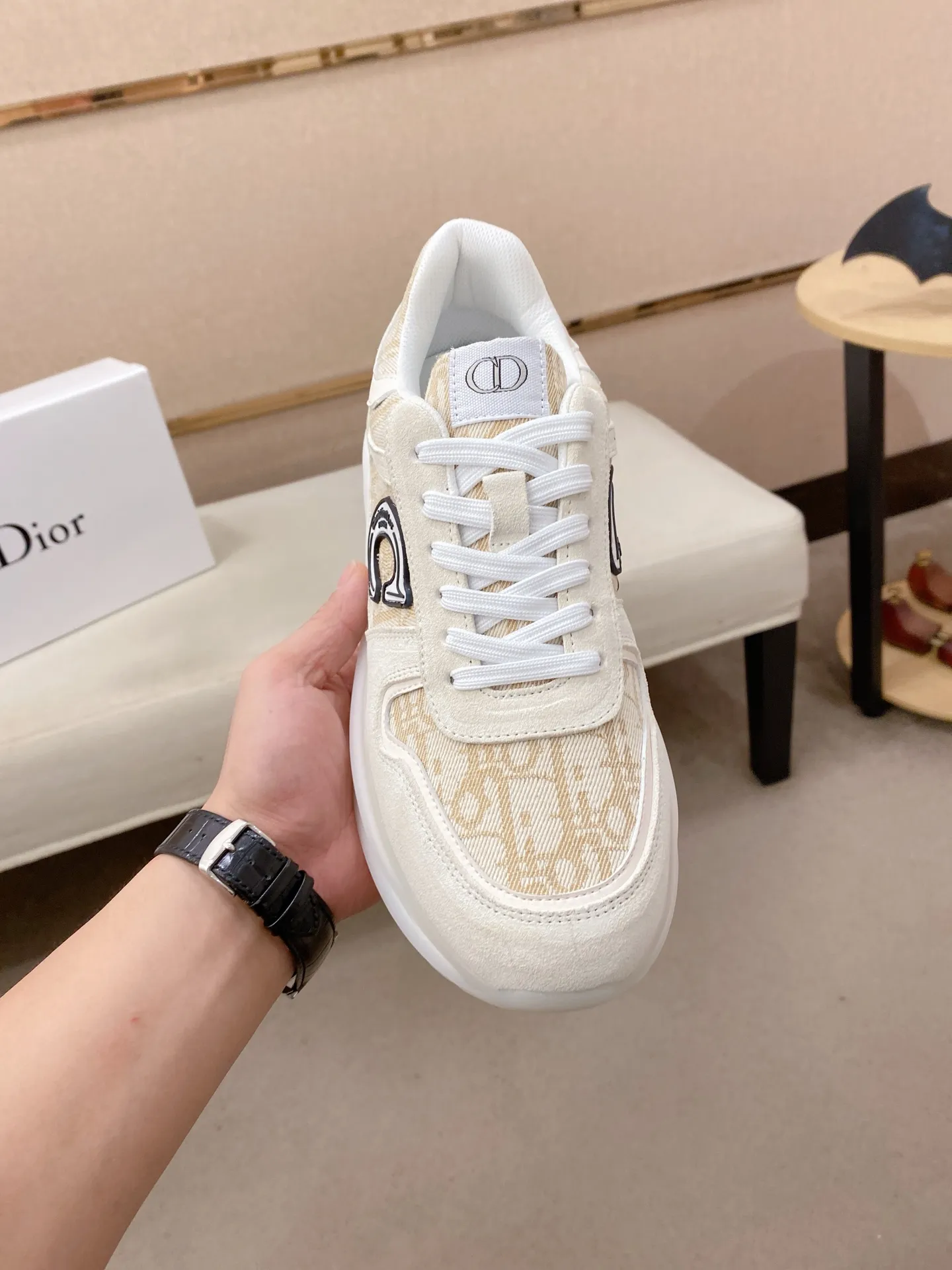 Men's shoes💰 462💰🇮🇹🇮🇹Dior d The new model is on sale at the same time at the counter. The upper 🇮🇹 is imported Italian first-layer cowhide, and the lining is fully imported sheepskin 💪💪. It is a complete 1⃣️ to 1⃣️ replica 🇮🇹💪💪, ⚠ Sole: The original sole is specially provided by the original factory. The exclusive movable molded sole is super comfortable. ⚠Original factory single goods, 🔍🔍high quality, you can enter and leave the counter at will, welcome to compare⚠. Code number:38-44